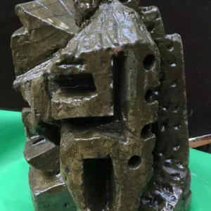 "Arquitectónica # 1". Técnica: Yeso y barniz. Medidas: 36 x 25 x 22 cms. Año: 2010.